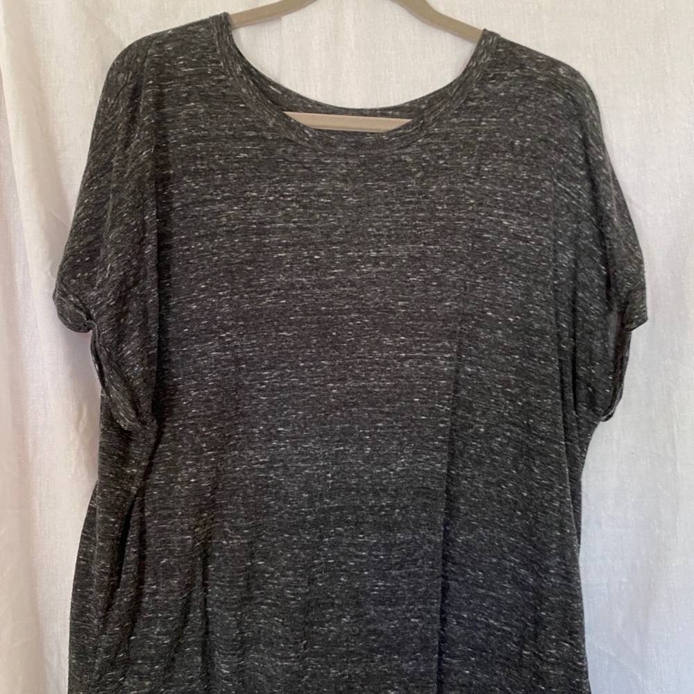 Mudd speckled gray short-sleeve top